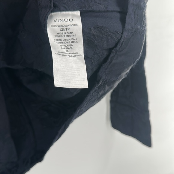 Vince Floral Jacquard Popover Top Oversized Floral Navy XS - Picture 6 of 8